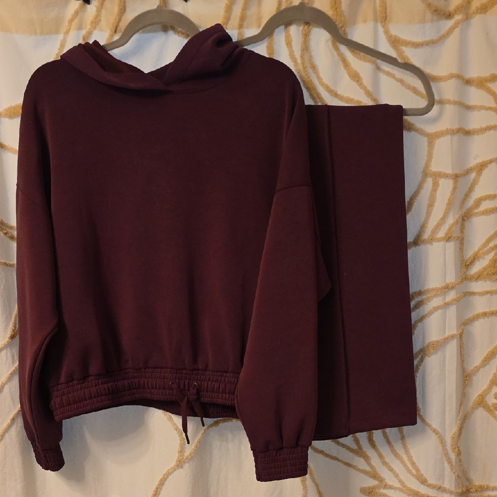 STYLUS Maroon Apparel
